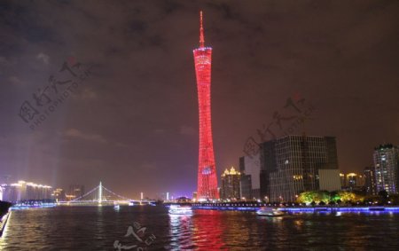广州大桥上拍摄广州塔
