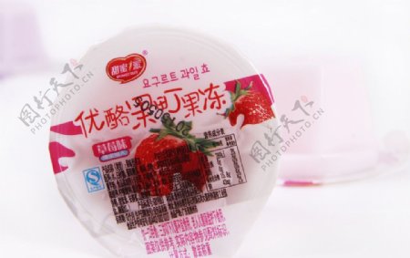 草莓味优酪果冻