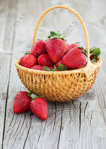 草莓果篮