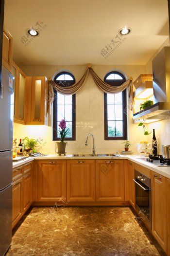 欧式室内厨房射灯窗帘装修效果图
