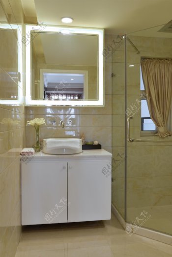 现代简约洗手盆镜子一体卫生间玻璃隔断
