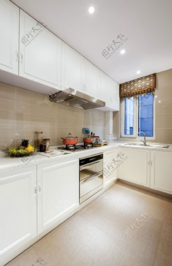 现代简约风室内设计厨房白色柜子效果图