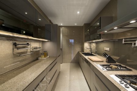 现代白色瓷砖厨房