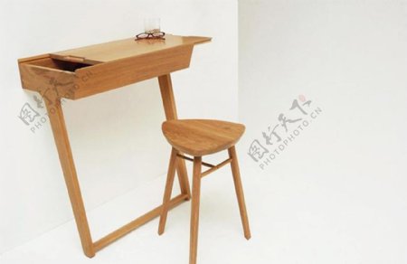 专为小户型设计的极简桌椅