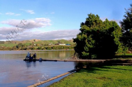 新西兰亨德利湖畔风景