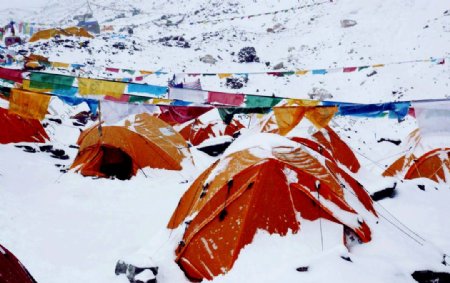 雪地中的帐篷