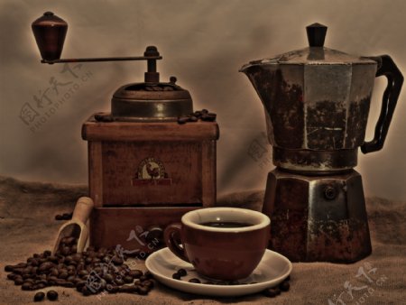 复古咖啡机和咖啡