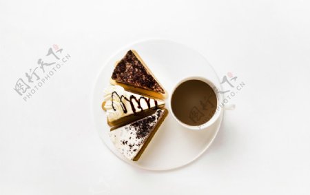提拉米苏蛋糕和咖啡