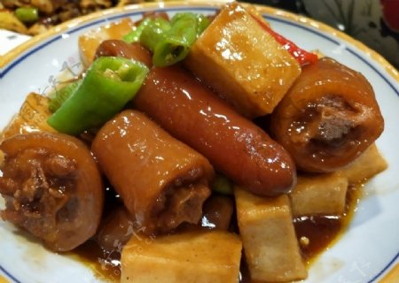 脆豆腐烧猪尾饭店