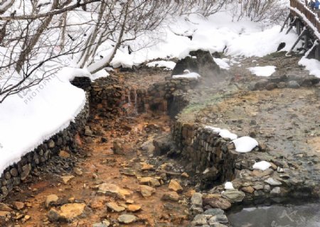 温泉溪水