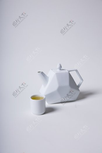 白色几何茶壶茶杯喝茶5