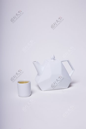 白色几何茶壶茶杯喝茶4