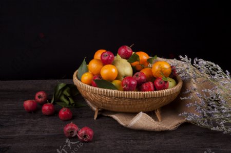 新鲜水果桔子梨子山楂实物图摄影图