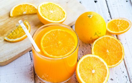 一杯橙子果汁