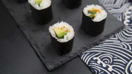 日式料理系列之牛油果沙拉寿司卷1