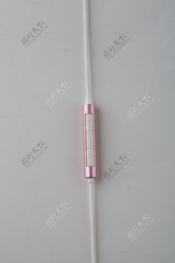 粉色耳机线摄影图实物图1