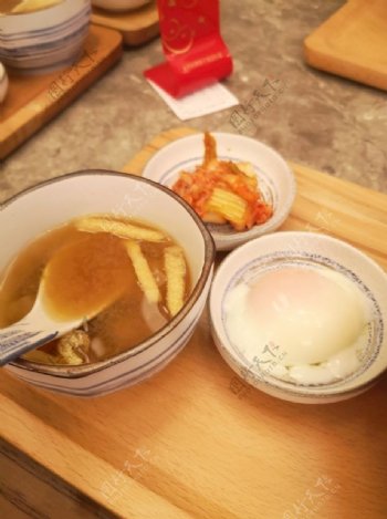 日式味增汤和溏心蛋