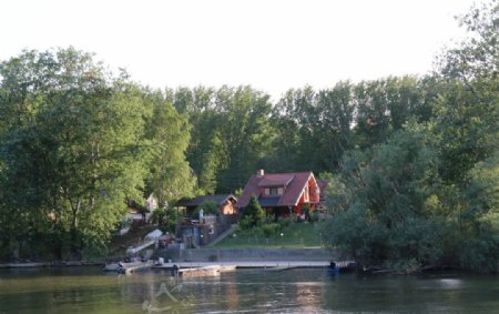 多瑙河畔旅游欧洲乡村别墅