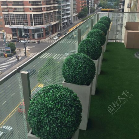 仿真绿色植物球装饰阳台