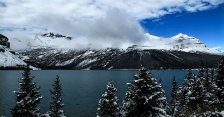 加拿大弓湖初冬雪景
