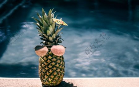 度假中的菠萝