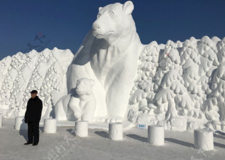 雪雕艺术节作品大熊