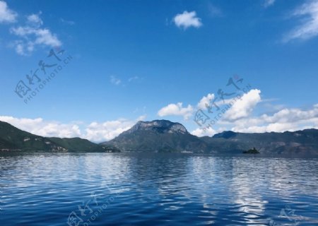 泸沽湖女神山