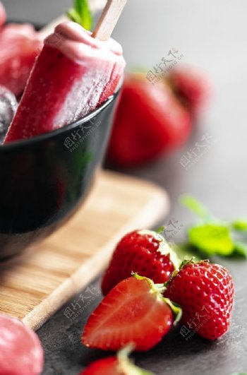草莓冰棒美食摄影