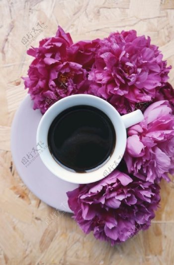 咖啡和鲜花