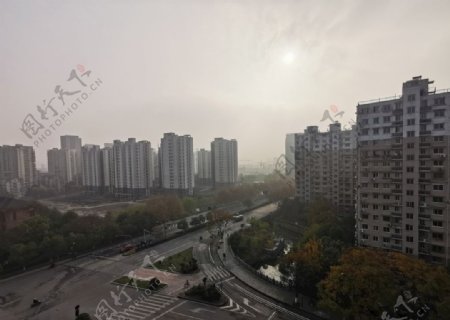 雾霾笼罩下的城市