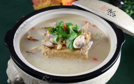 泉水花蛤炖豆腐