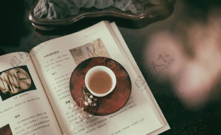 喝咖啡看书
