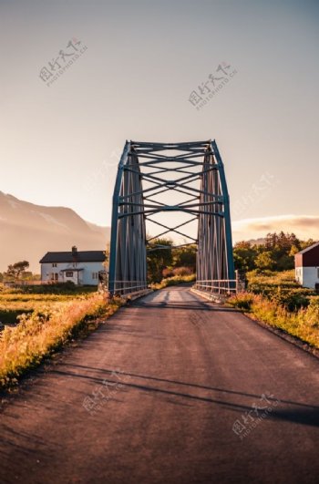 村庄铁桥
