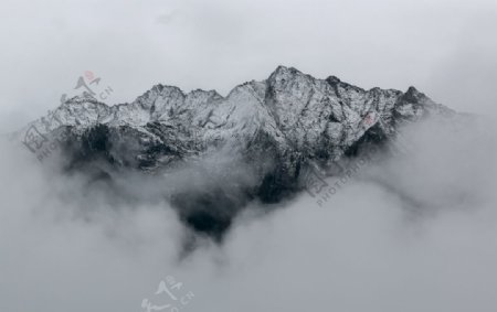 云雾中的山峰183