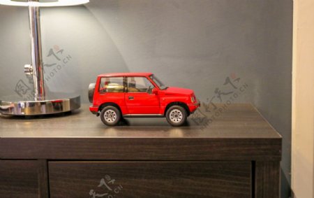 红色高档车模玩具
