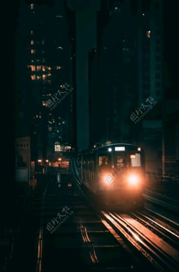 夜里的列车
