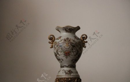 古董印花瓷瓶