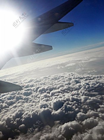 飞机窗外的云图片