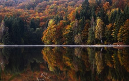 秋季山水景观图片