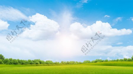 蓝天白云大草坪图片