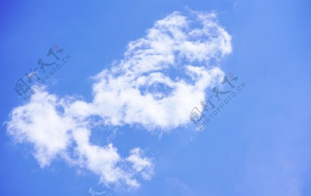 高空白云摄影图片