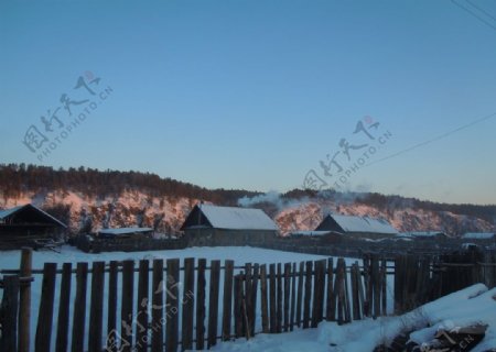 雪日村庄图片
