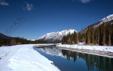 雪景风景河流图片
